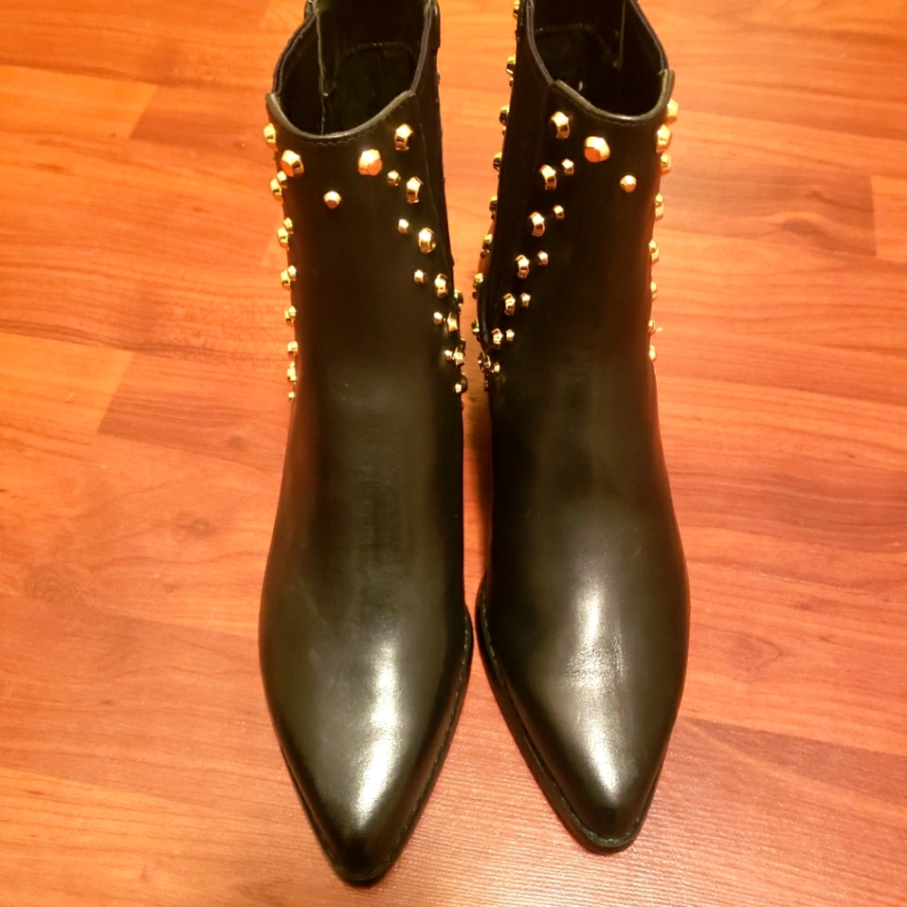 Black "Kinlee" Studded Leather Chelsea Booties! Size 6